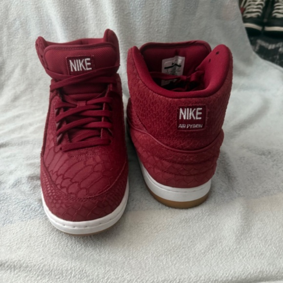 Nike Air Python - Picture 2 of 3